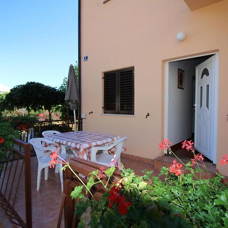 Apartment Liliana Near Beach Пореч Экстерьер фото