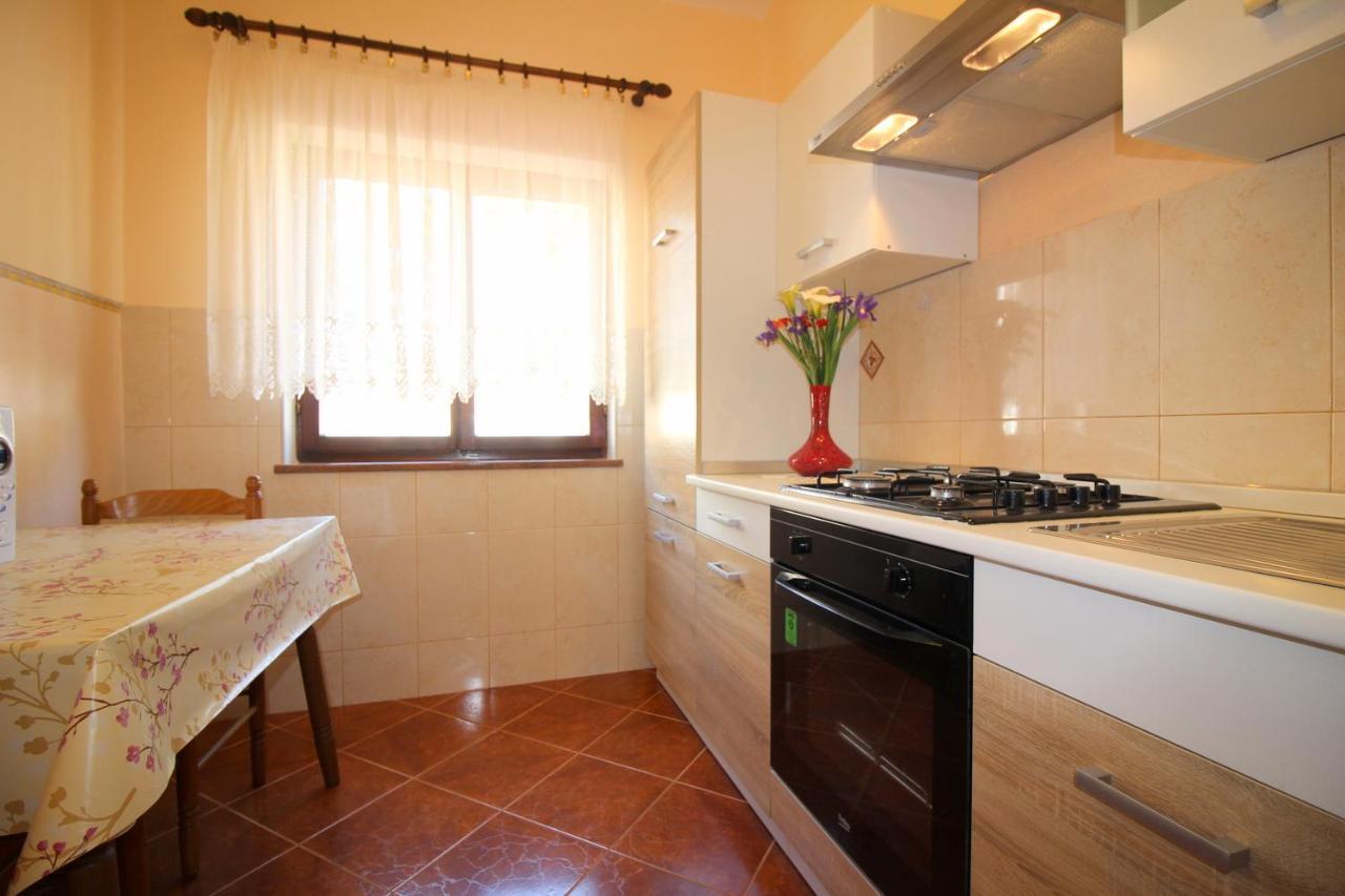 Apartment Liliana Near Beach Пореч Экстерьер фото