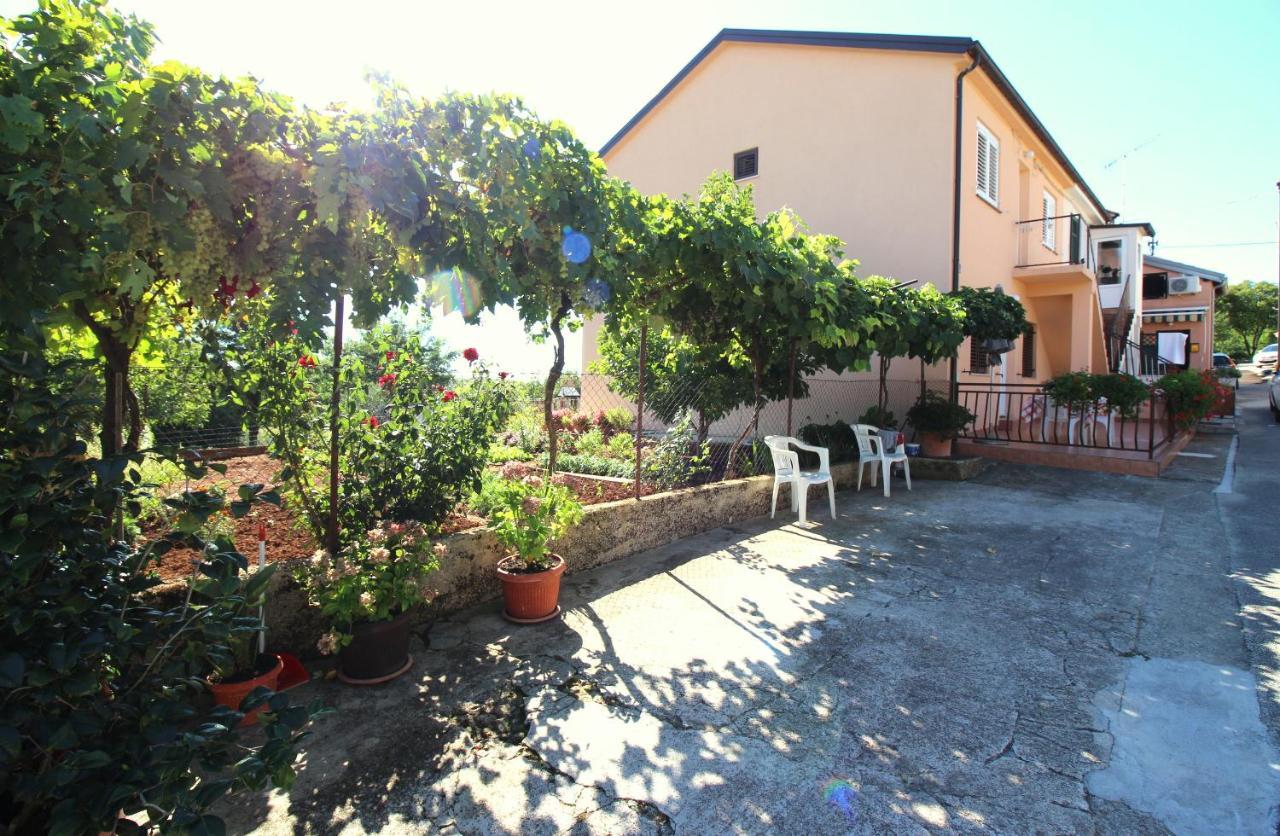 Apartment Liliana Near Beach Пореч Экстерьер фото
